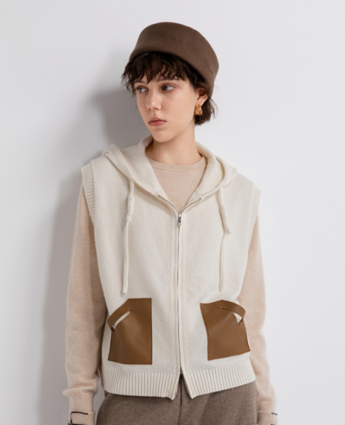 Contrast-pocket hooded vest | TY852174