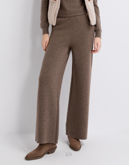 Flared knit pants