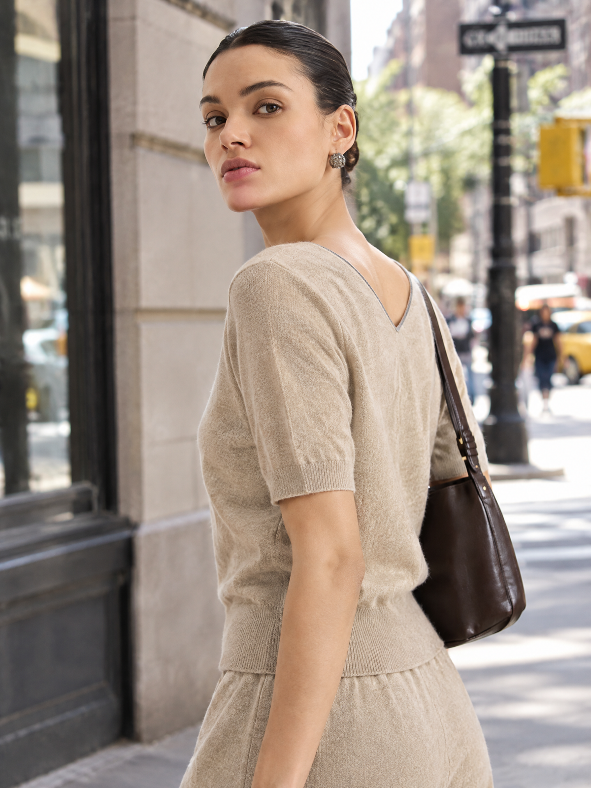 Short-sleeve half-zip cashmere top — Lifestyle scene