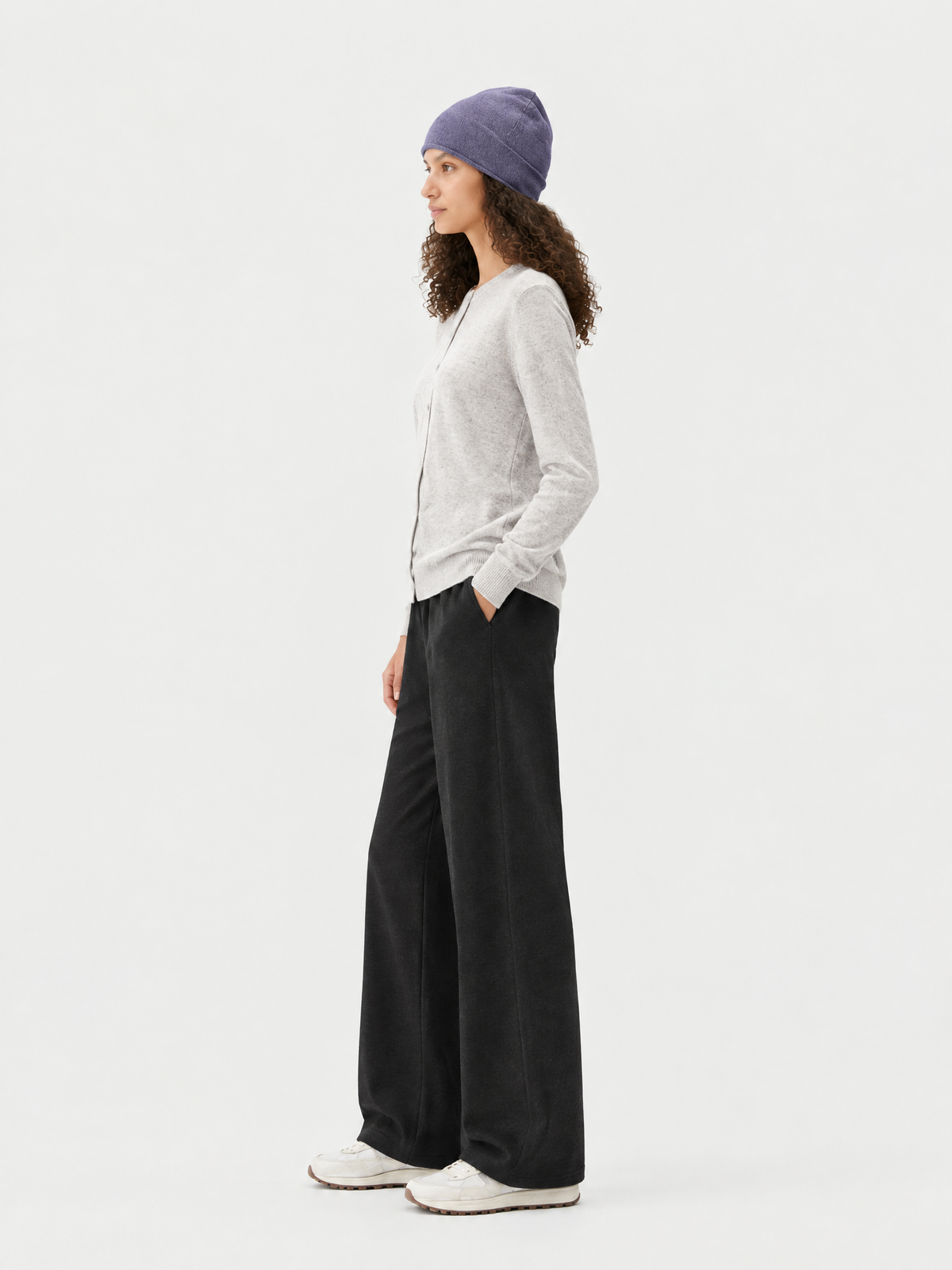 Wide-leg knit pants — Side view