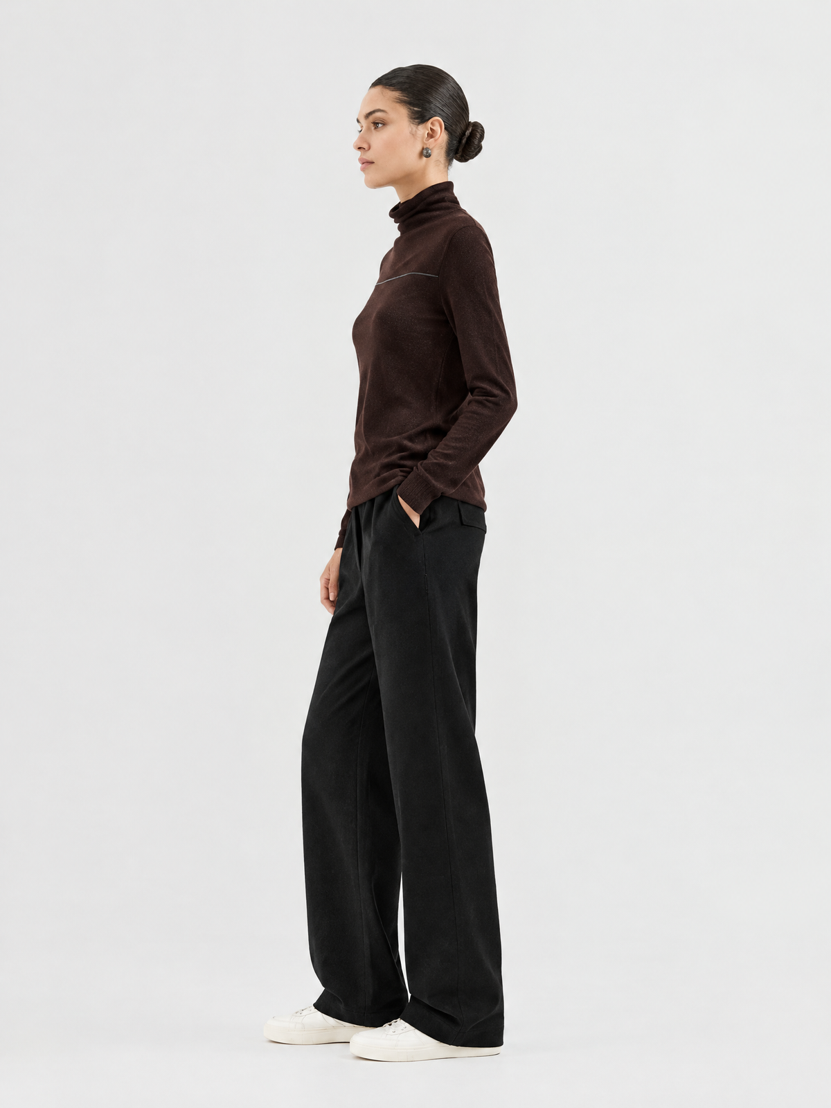 Turtleneck knit sweater — Side view