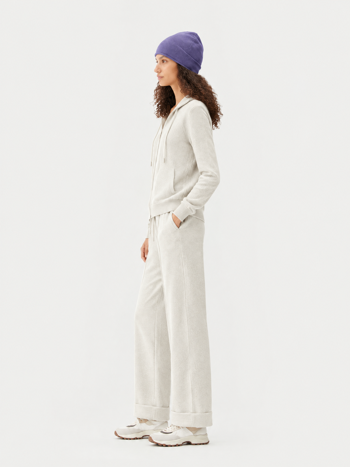 Wide-leg knit pants — Side view